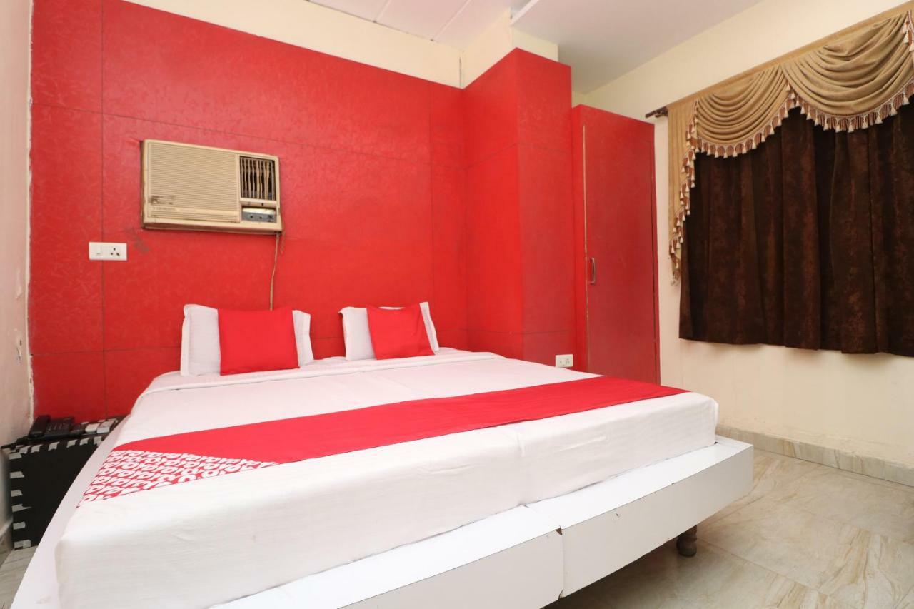 Oyo 29852 Hotel Golden View Abadpura Buitenkant foto