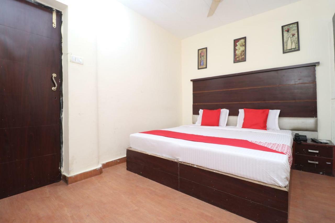Oyo 29852 Hotel Golden View Abadpura Buitenkant foto