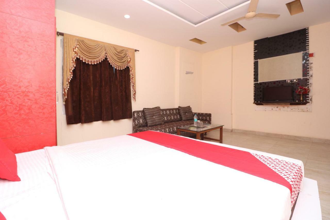 Oyo 29852 Hotel Golden View Abadpura Buitenkant foto
