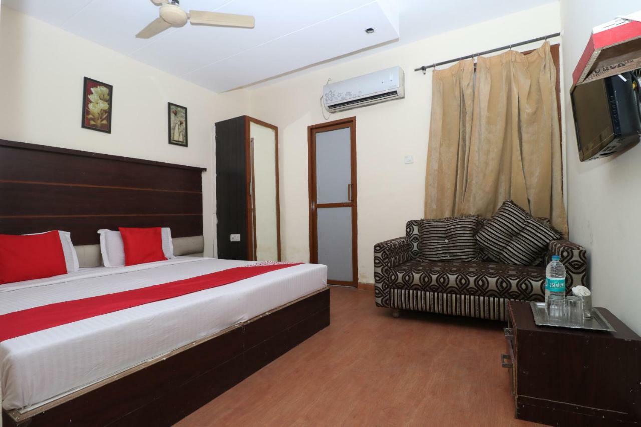 Oyo 29852 Hotel Golden View Abadpura Buitenkant foto