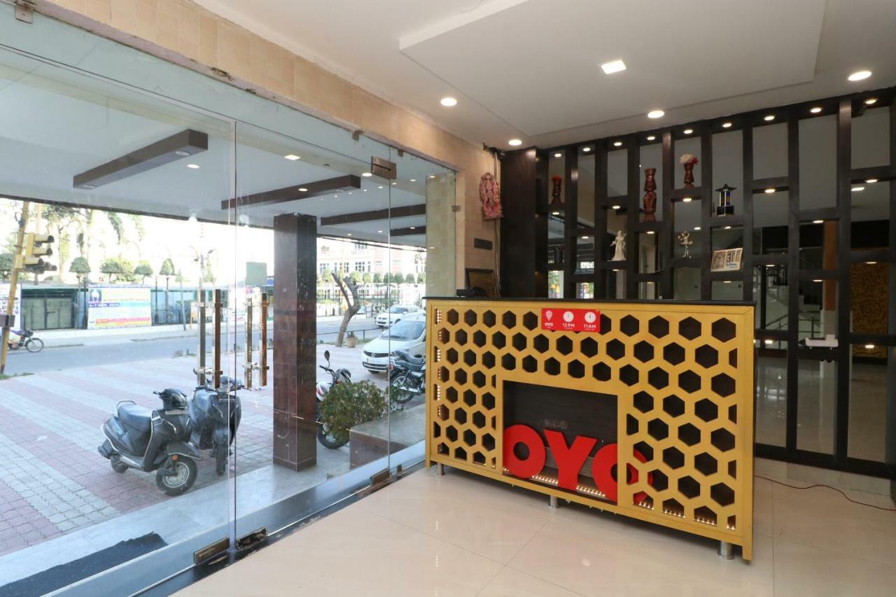 Oyo 29852 Hotel Golden View Abadpura Buitenkant foto