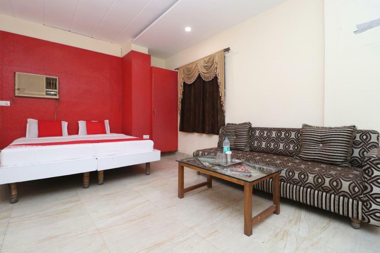 Oyo 29852 Hotel Golden View Abadpura Buitenkant foto