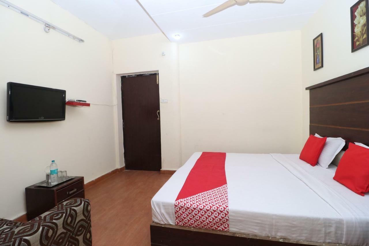 Oyo 29852 Hotel Golden View Abadpura Buitenkant foto