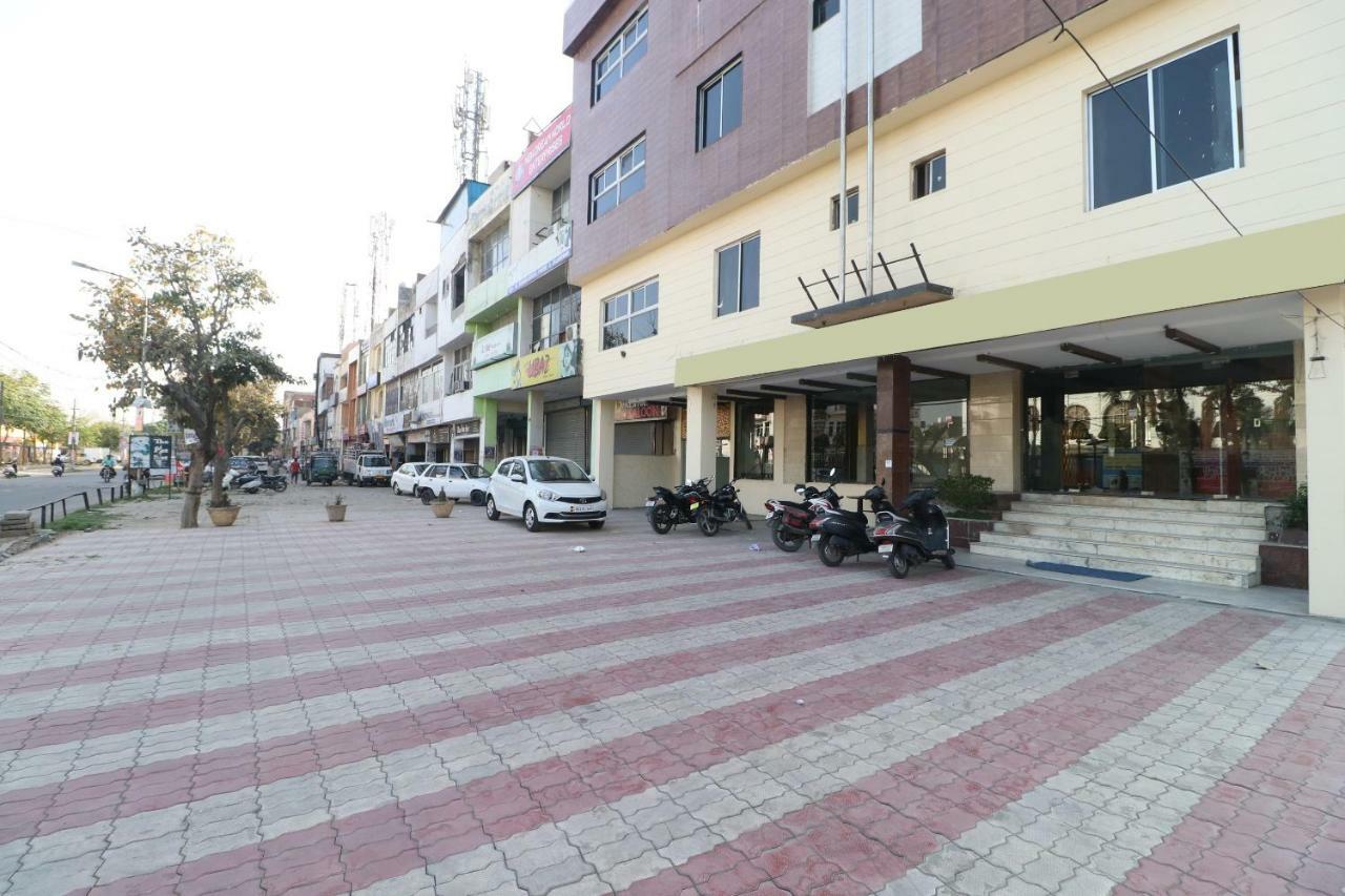 Oyo 29852 Hotel Golden View Abadpura Buitenkant foto