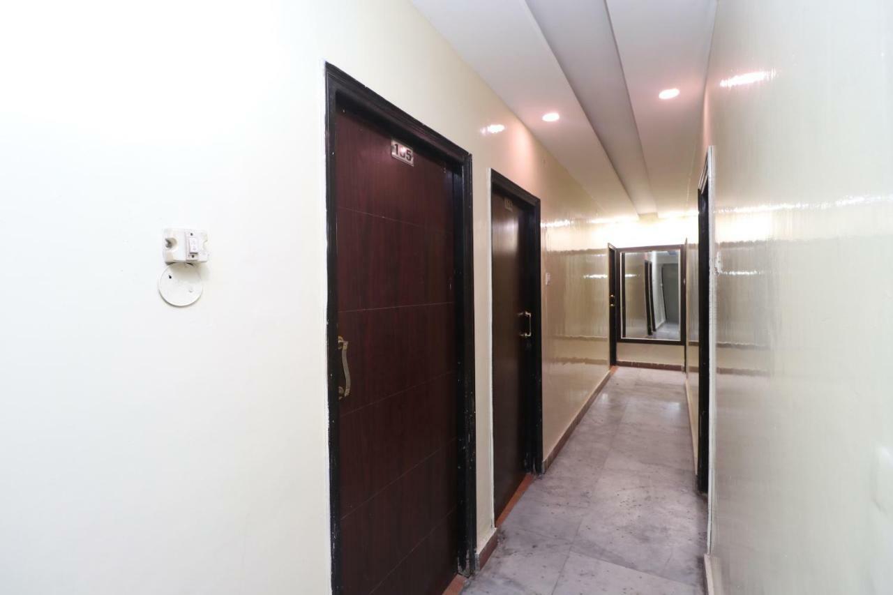 Oyo 29852 Hotel Golden View Abadpura Buitenkant foto