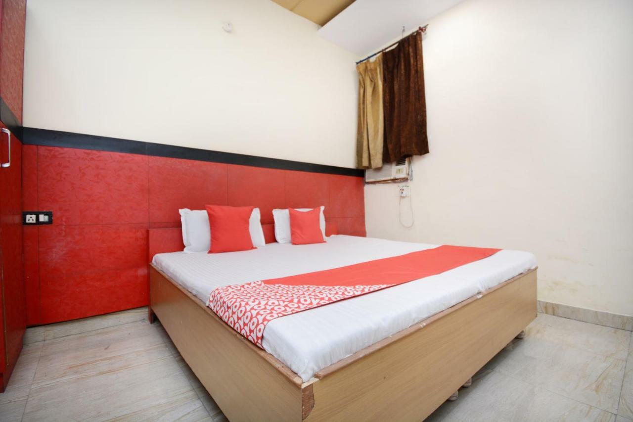 Oyo 29852 Hotel Golden View Abadpura Buitenkant foto