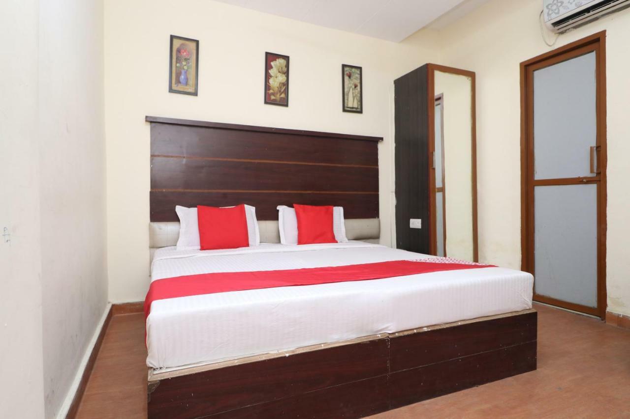 Oyo 29852 Hotel Golden View Abadpura Buitenkant foto