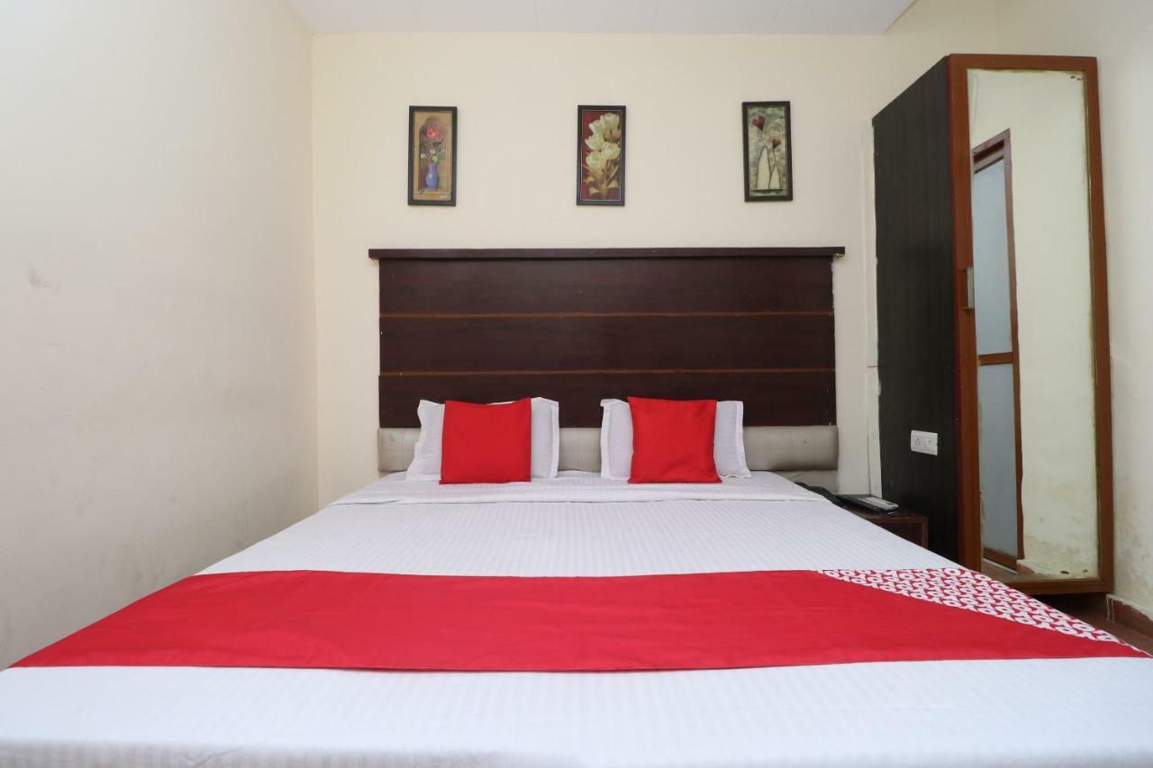 Oyo 29852 Hotel Golden View Abadpura Buitenkant foto