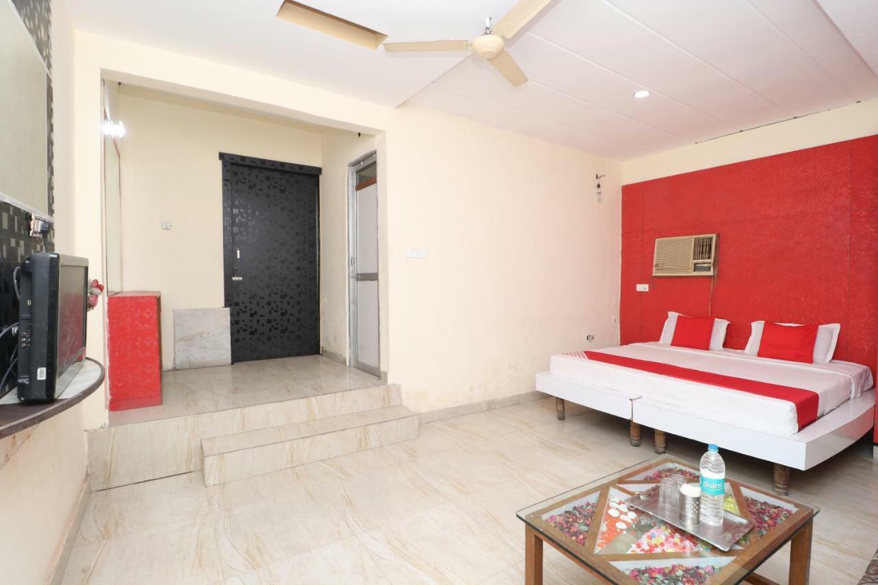 Oyo 29852 Hotel Golden View Abadpura Buitenkant foto