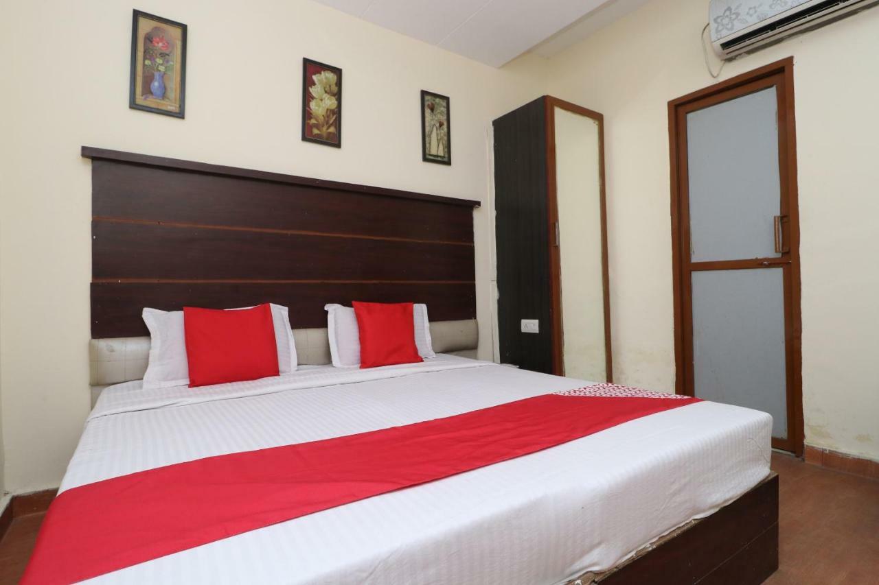 Oyo 29852 Hotel Golden View Abadpura Buitenkant foto
