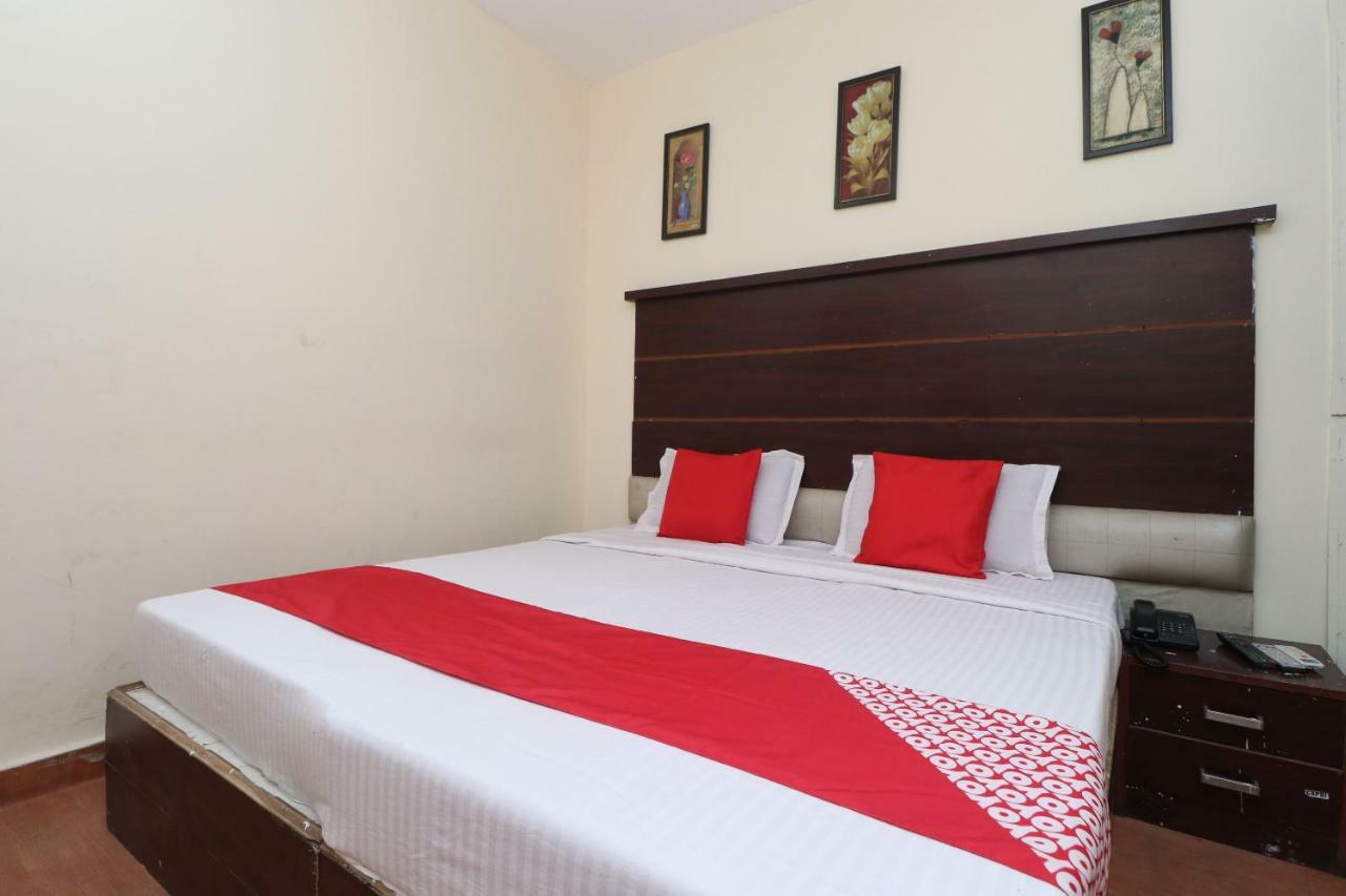 Oyo 29852 Hotel Golden View Abadpura Buitenkant foto