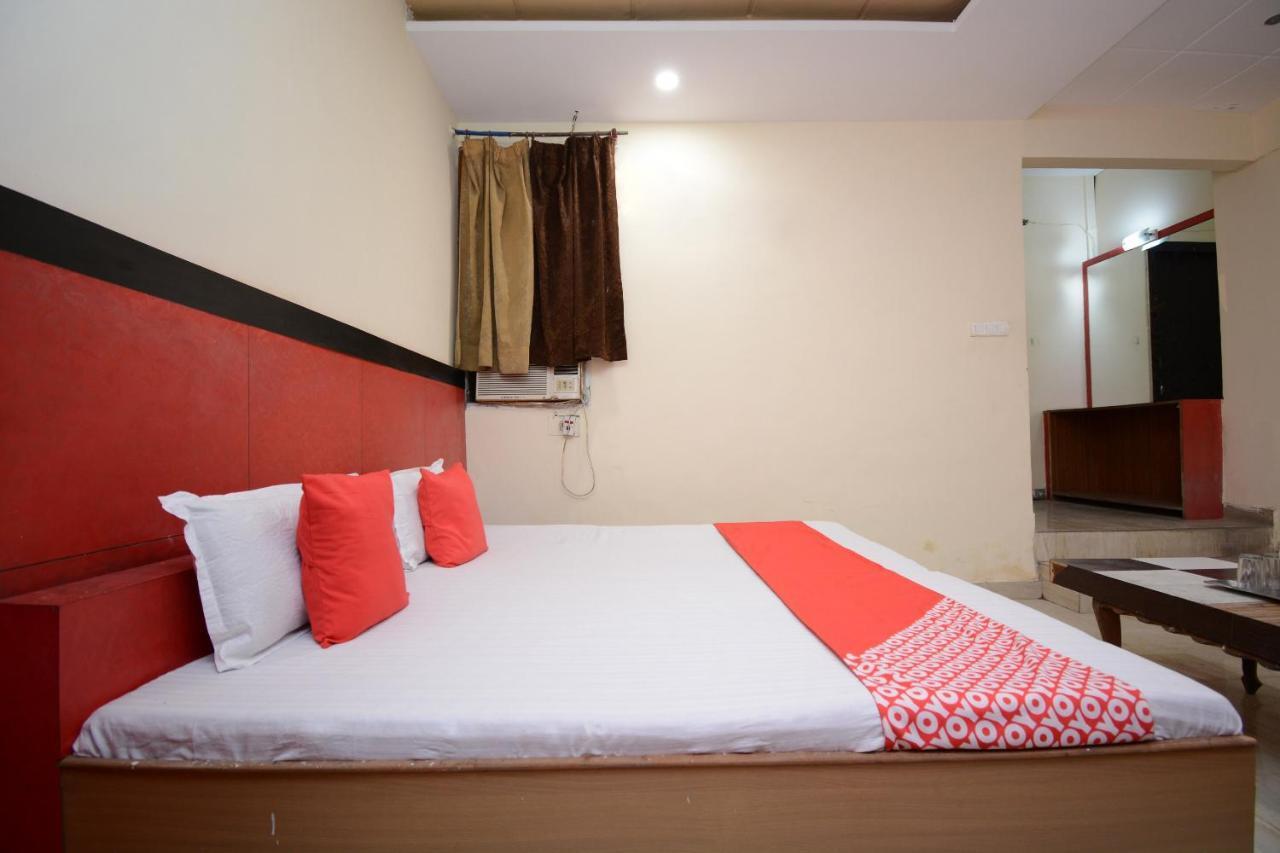 Oyo 29852 Hotel Golden View Abadpura Buitenkant foto