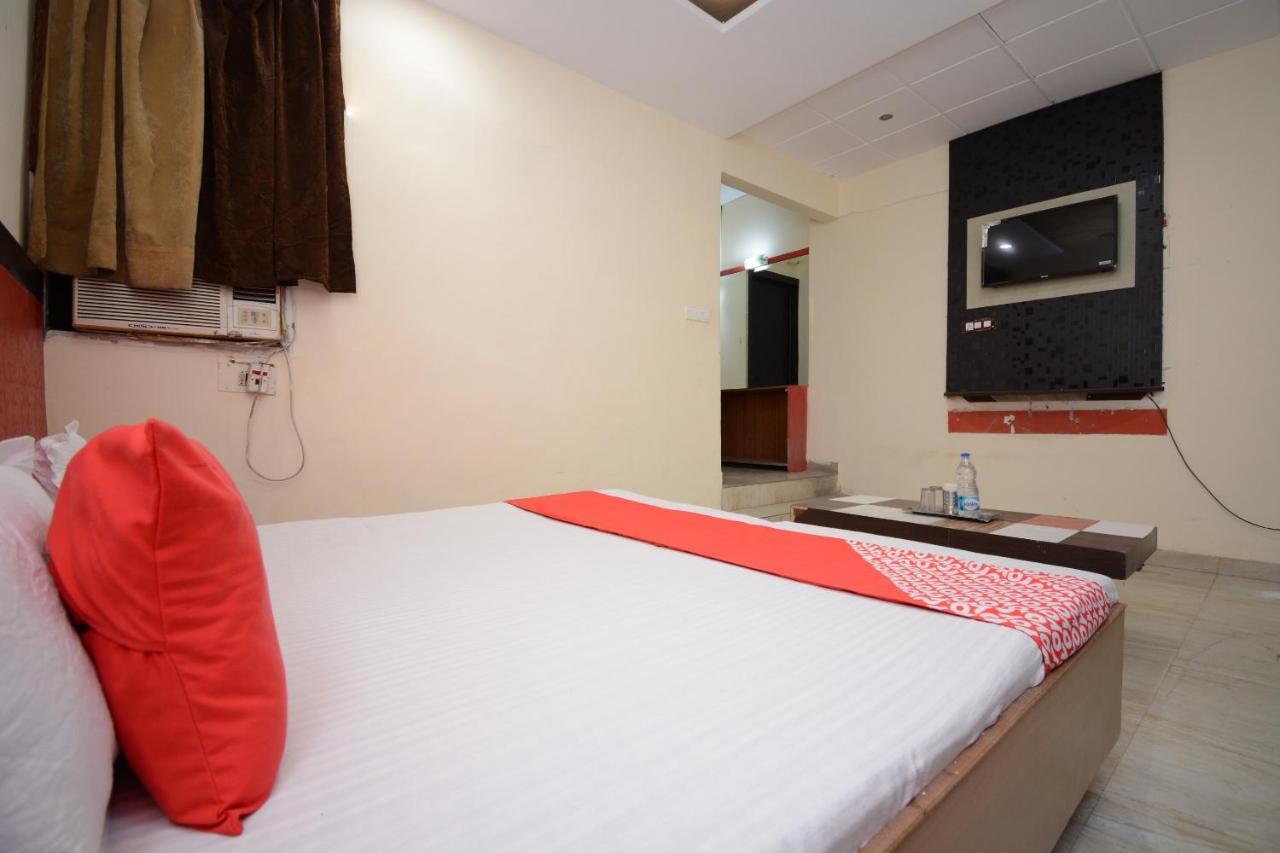 Oyo 29852 Hotel Golden View Abadpura Buitenkant foto